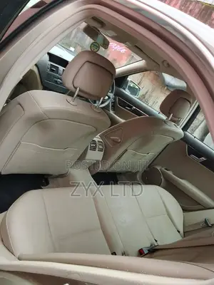 Mercedes-Benz C250 2009 Gold