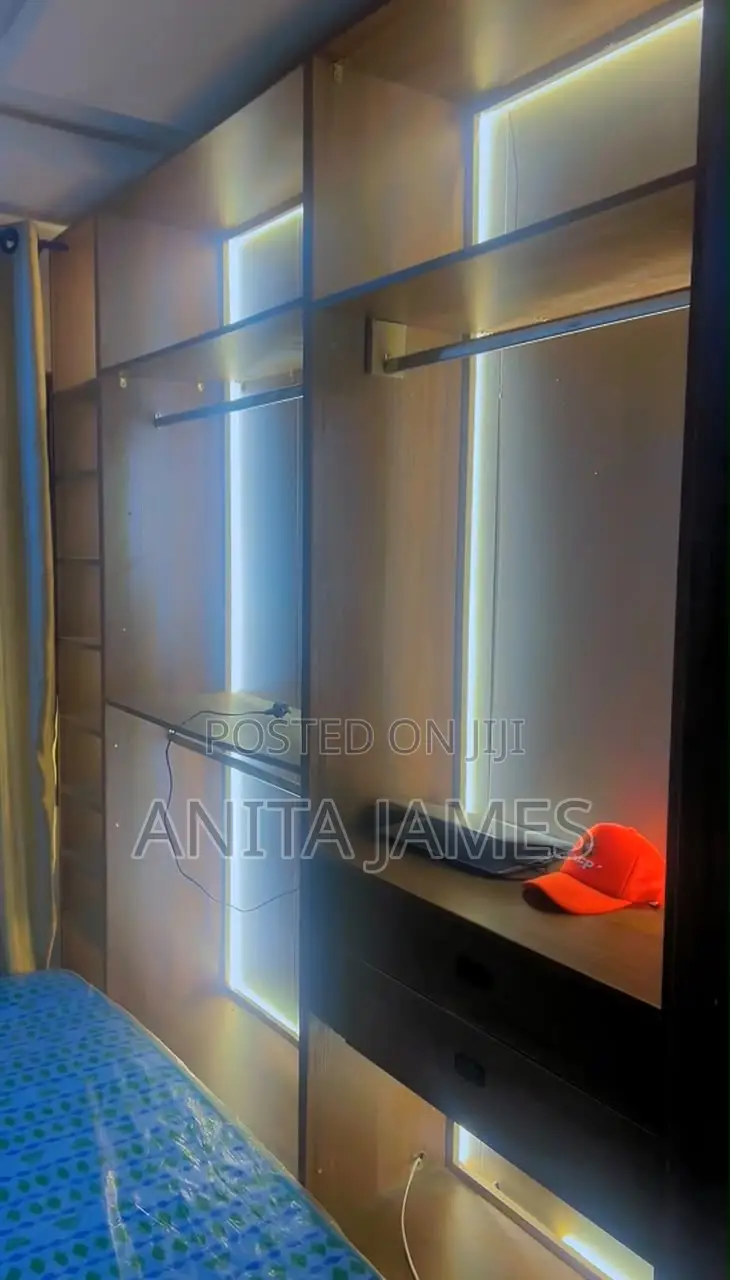 Console Wardrobe