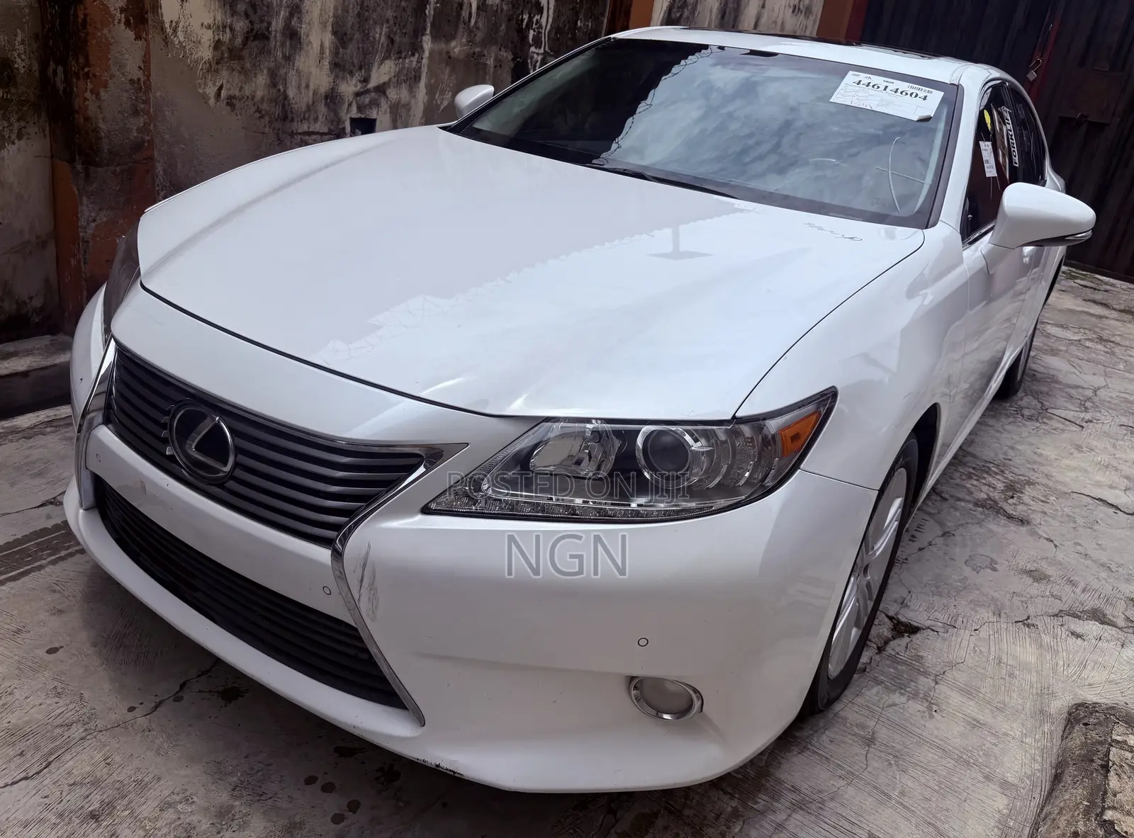 Lexus ES 350 FWD 2015 White