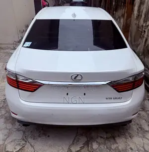 Lexus ES 350 FWD 2015 White