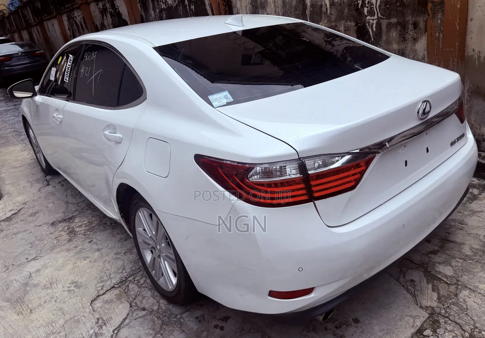 Lexus ES 350 FWD 2015 White