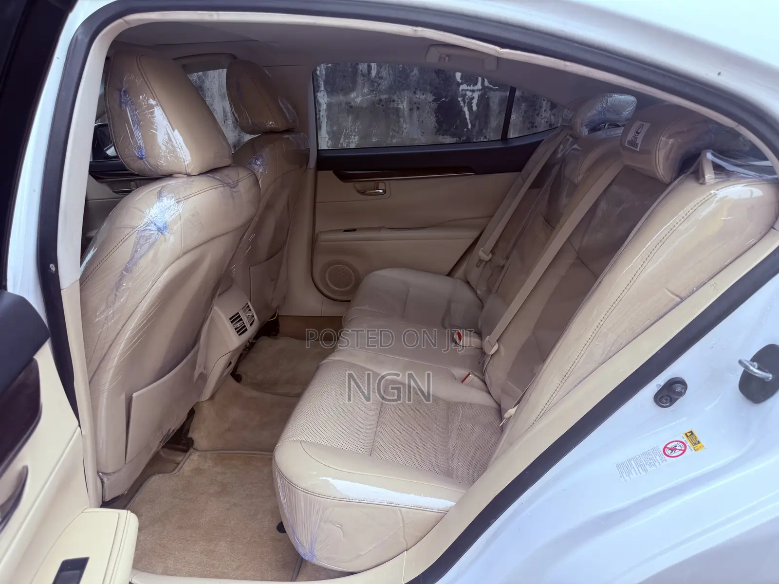Lexus ES 350 FWD 2015 White