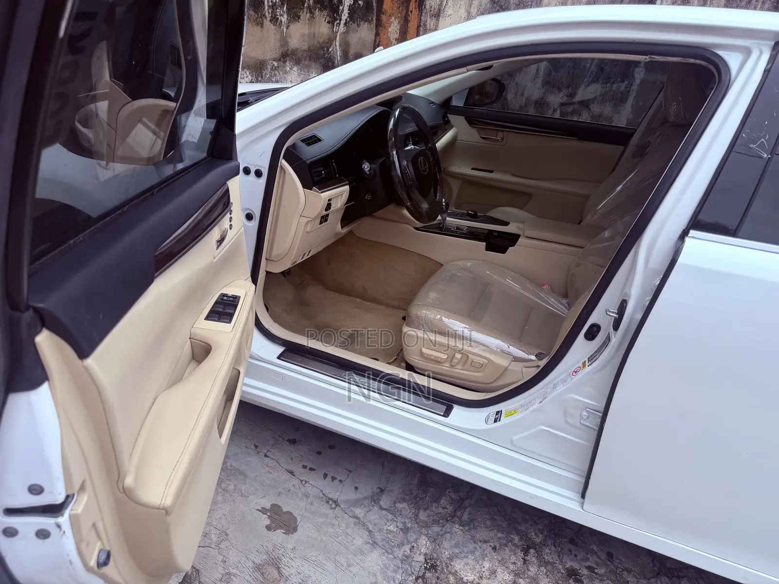 Lexus ES 350 FWD 2015 White