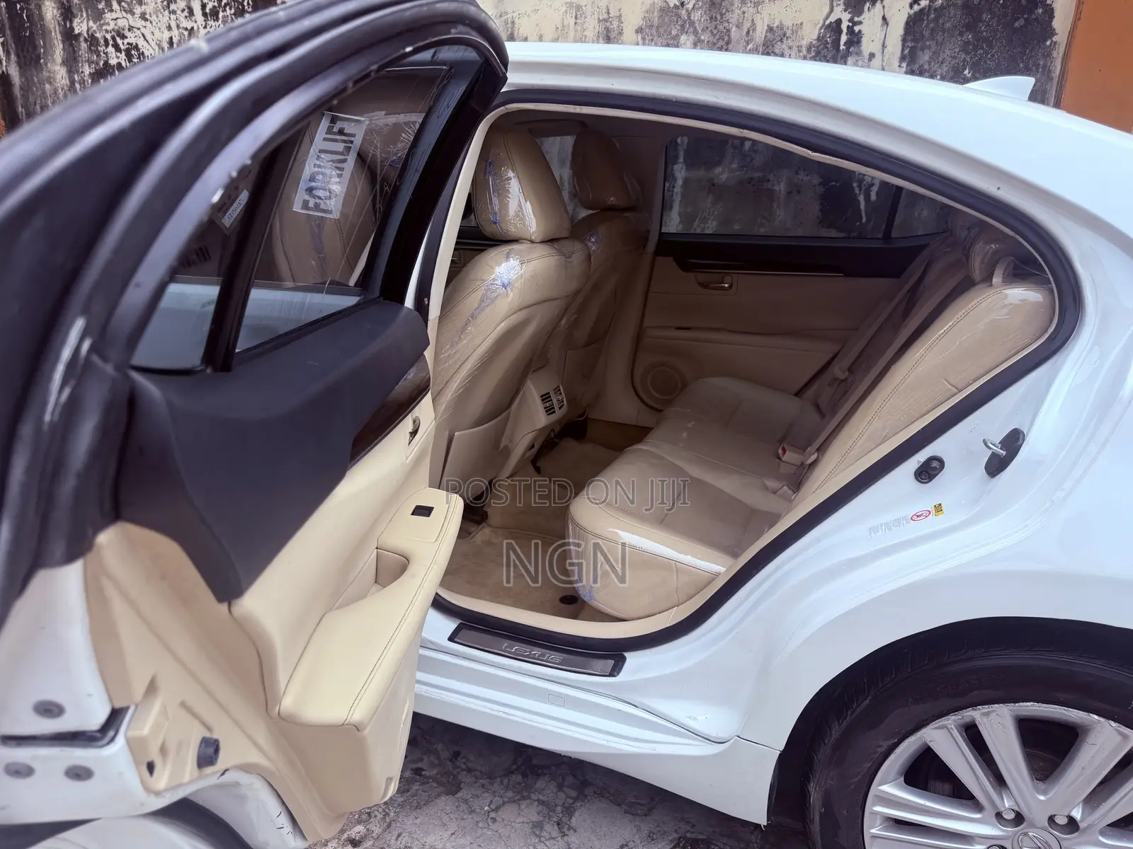 Lexus ES 350 FWD 2015 White