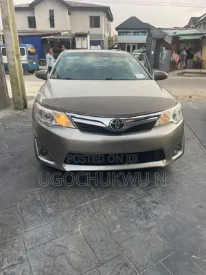 Toyota Camry XLE 4dr Sedan (2.5L 4cyl 6A) 2012 Gold