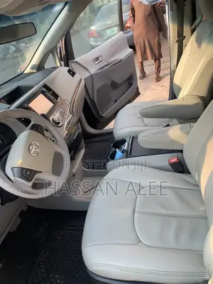 Toyota Sienna 7 Passenger 2011 Black