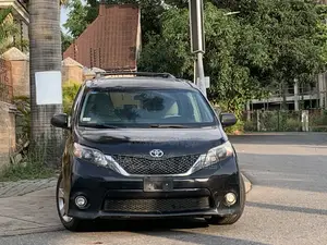 Toyota Sienna 7 Passenger 2011 Black