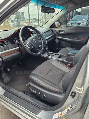 Toyota Camry SE 4dr Sedan (2.5L 4cyl 6A) 2016 Silver