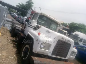 Mack Tow Truck