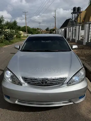 Toyota Camry LE 4dr Sedan (2.4L 4cyl 4A) 2004 Silver
