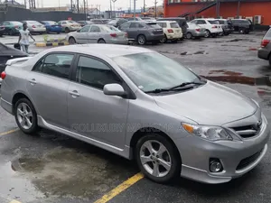 Toyota Corolla LE 4dr Sedan (1.8L 4cyl 4A) 2011 Silver