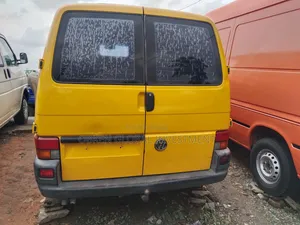 Volkswagen Transporter 2003 Yellow