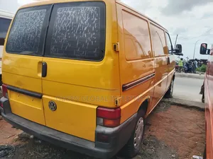 Volkswagen Transporter 2003 Yellow