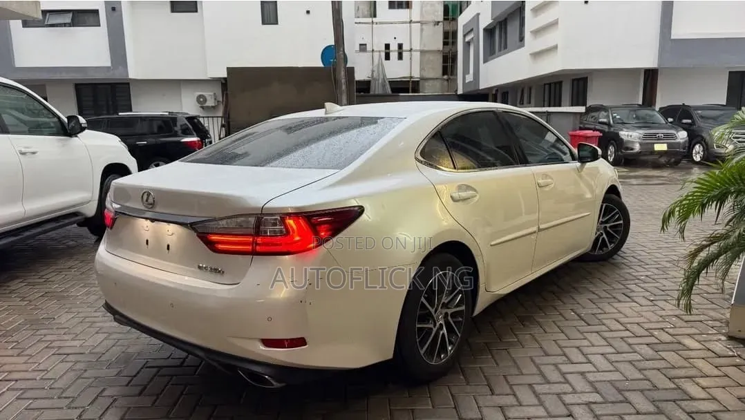 Lexus ES 2017 White