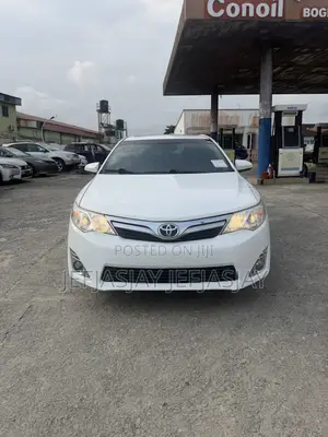Toyota Camry XLE 4dr Sedan (2.5L 4cyl 6A) 2014 White