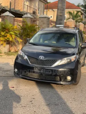 Toyota Sienna 2011 Black