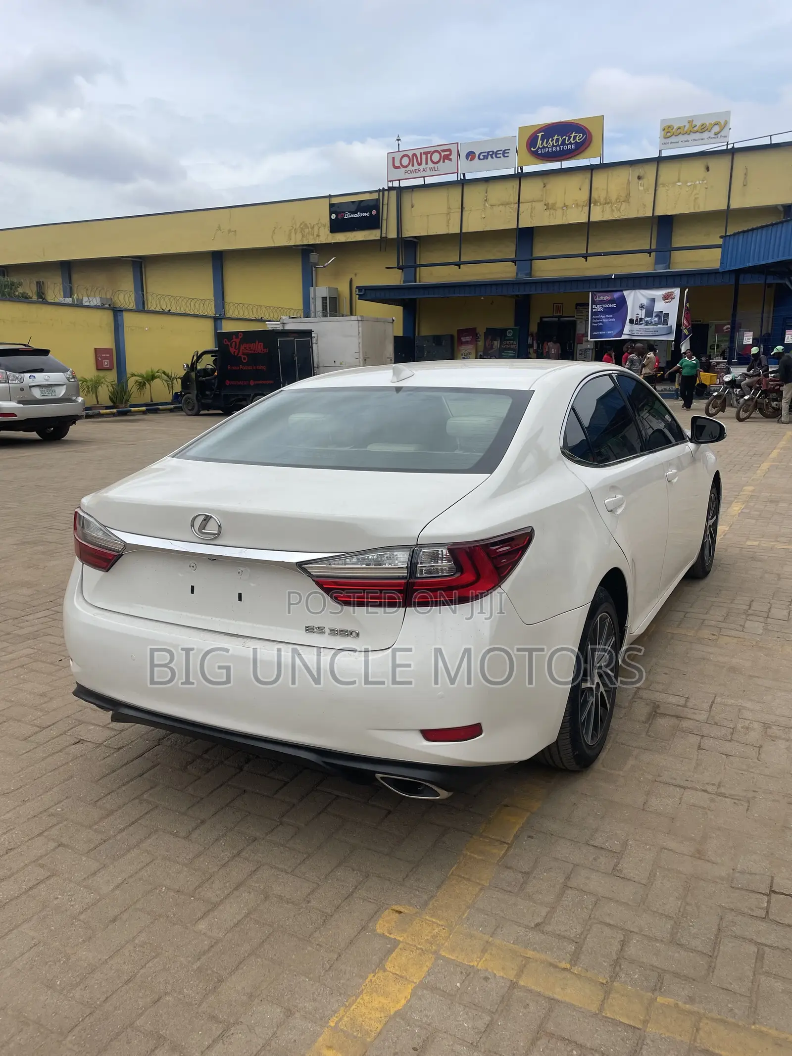 Lexus ES 2017 White