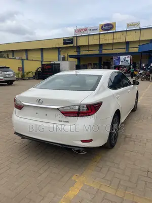 Lexus ES 2017 White