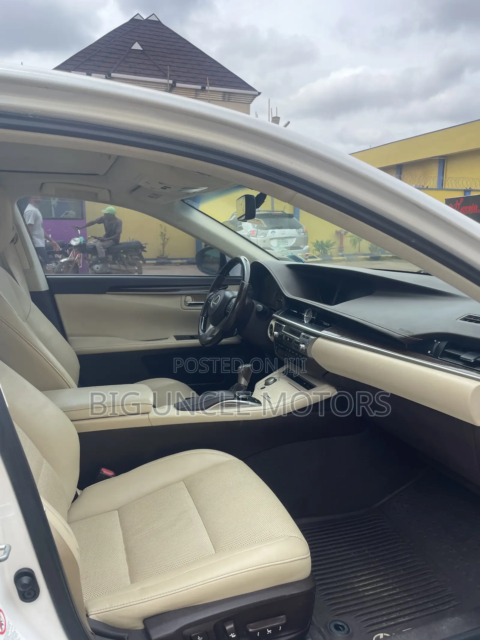 Lexus ES 2017 White