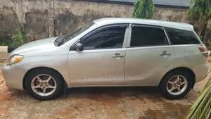 Toyota Matrix Hatchback FWD (1.8L 4cyl 5M) 2005 Gray
