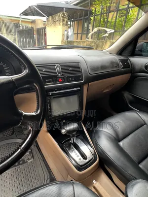 Volkswagen Golf 2004 Blue