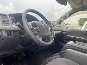 Toyota HiAce 2014 Silver