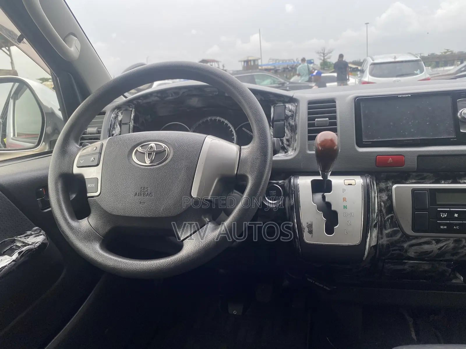Toyota HiAce 2014 Silver