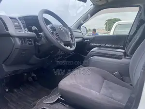 Toyota HiAce 2014 Silver