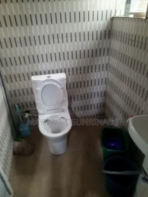 1bdrm Room & Parlour in Ologuneru for rent