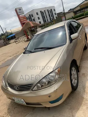 Toyota Camry 2005 Gold
