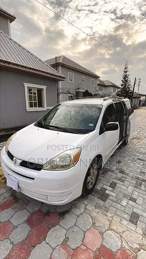 Toyota Sienna LE AWD 2005 White
