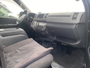 Toyota HiAce 2017
