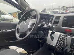 Toyota HiAce 2017