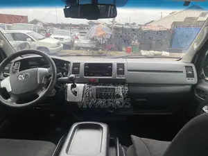 Toyota HiAce 2017