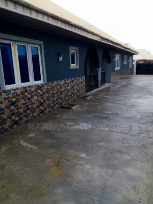 3bdrm Apartment in Ologuneru for rent
