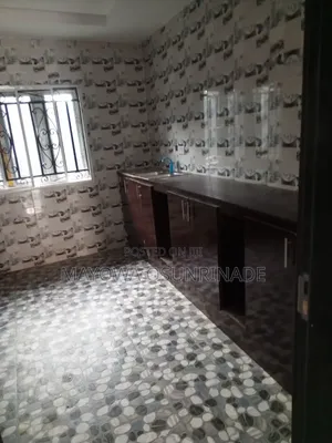 3bdrm Apartment in Ologuneru for rent