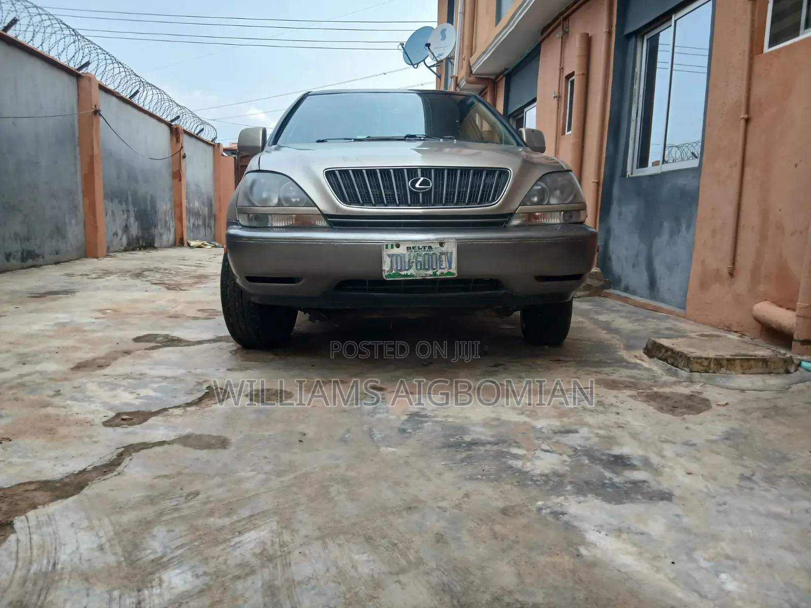 Lexus RX 1999 Gold