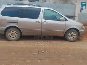 Toyota Sienna 2003