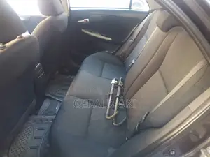 Toyota Corolla Base 4dr Sedan (1.8L 4cyl 5M) 2009 Gray