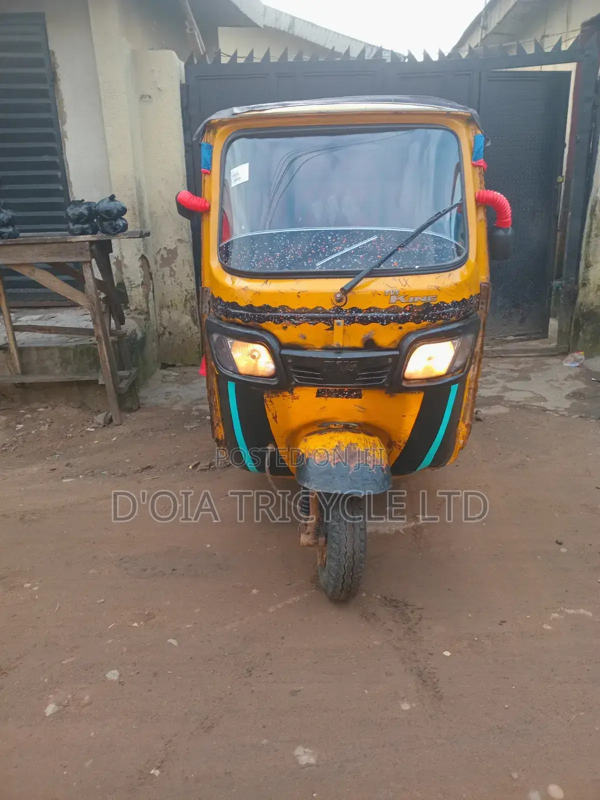 TVS Apache 160 4V 2023 Yellow