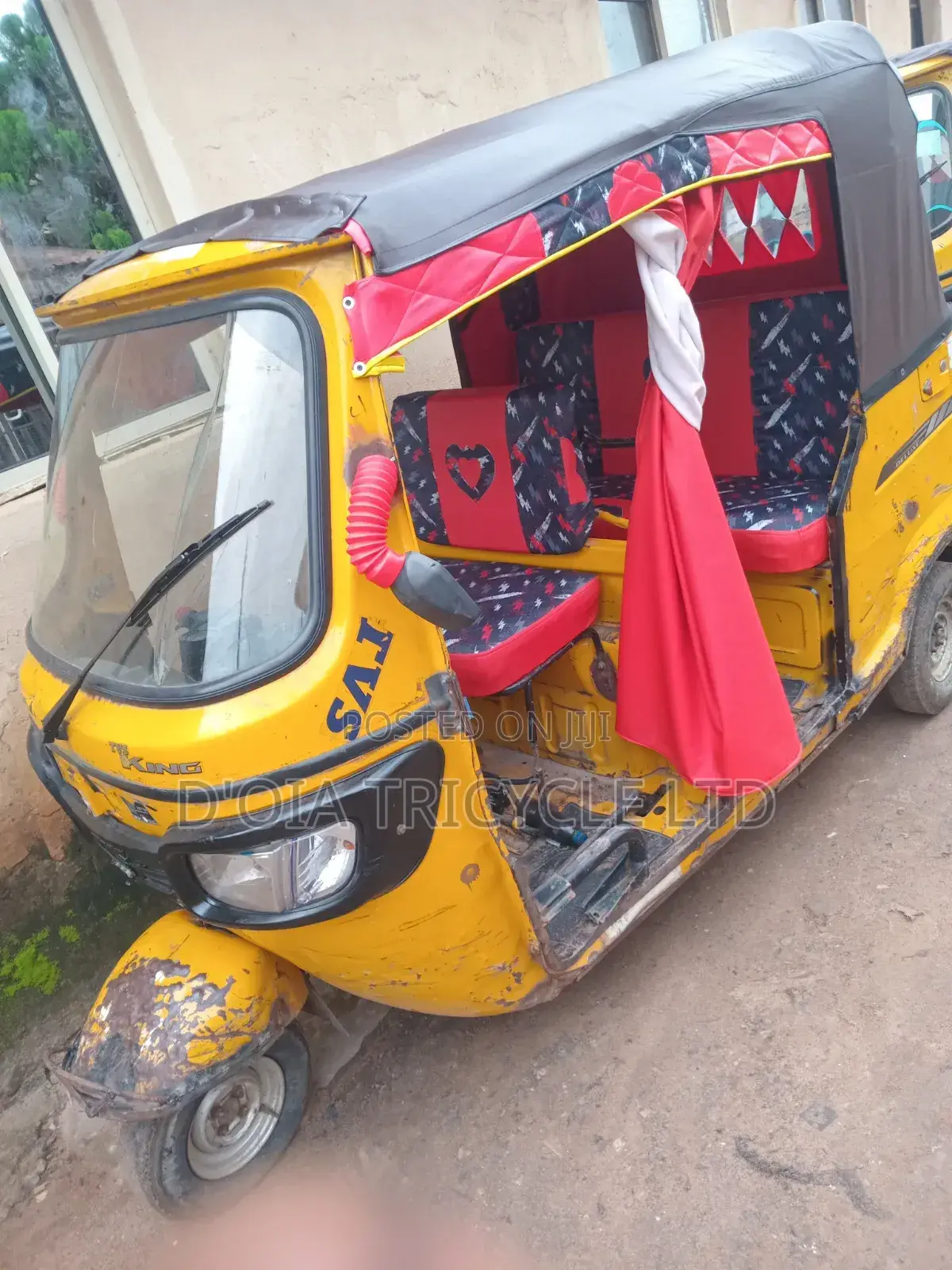 TVS Apache 160 4V 2023 Yellow