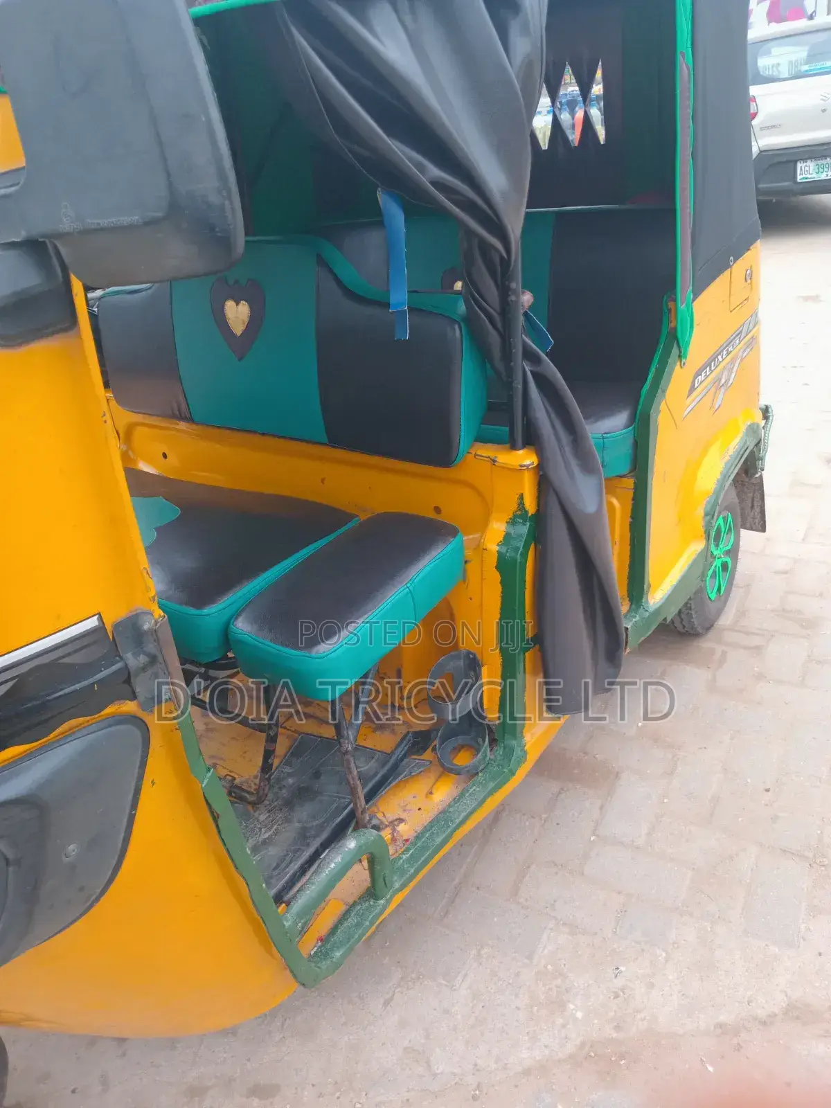 TVS Apache 160 4V 2023 Yellow