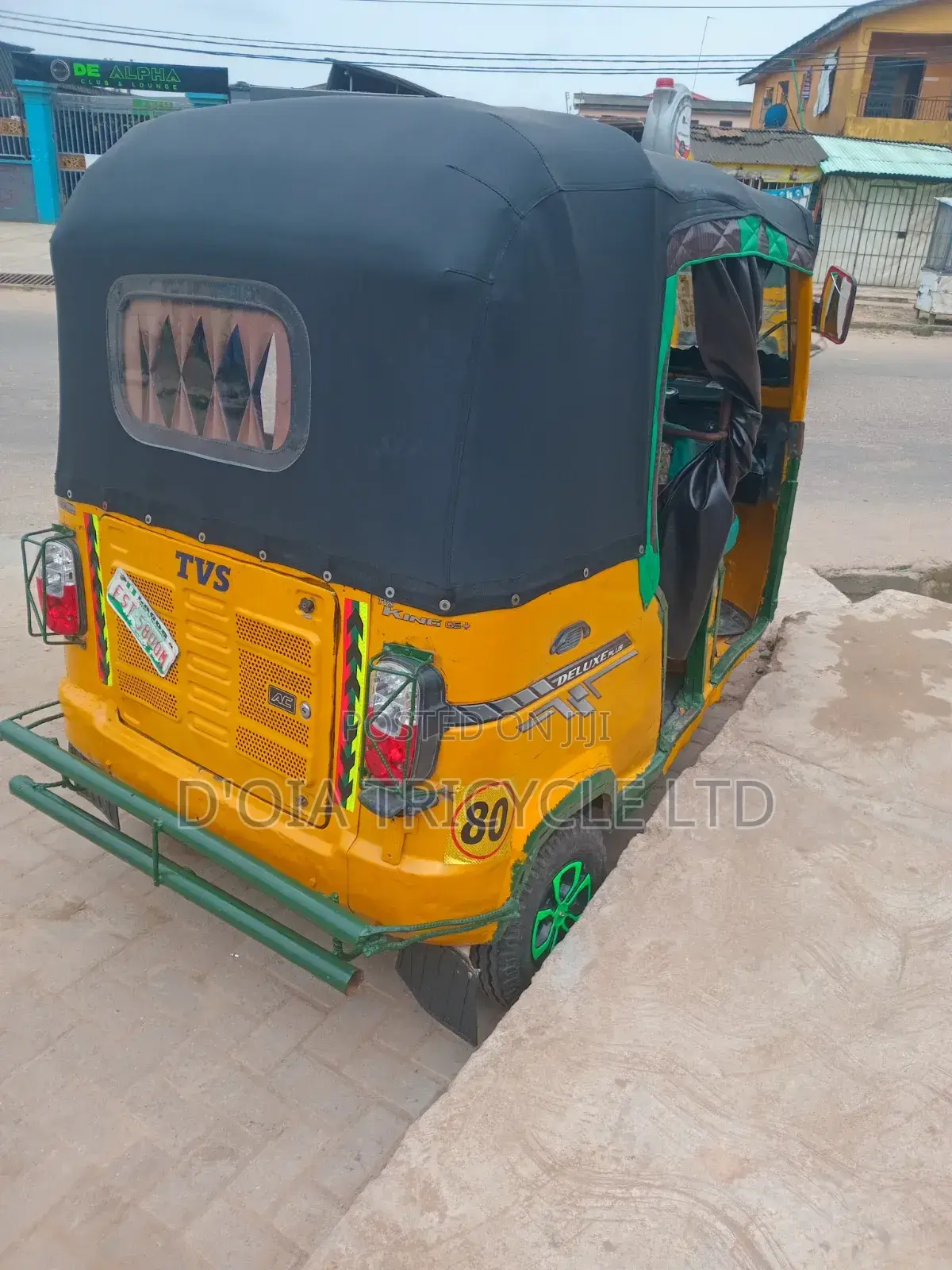 TVS Apache 160 4V 2023 Yellow