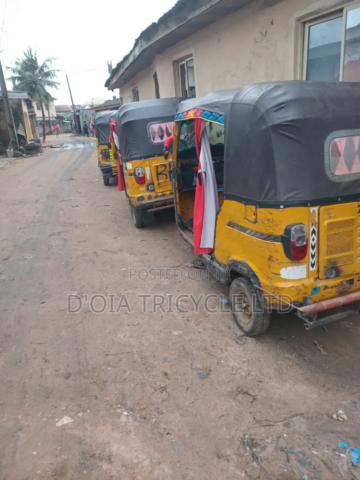 TVS Apache 160 4V 2023 Yellow