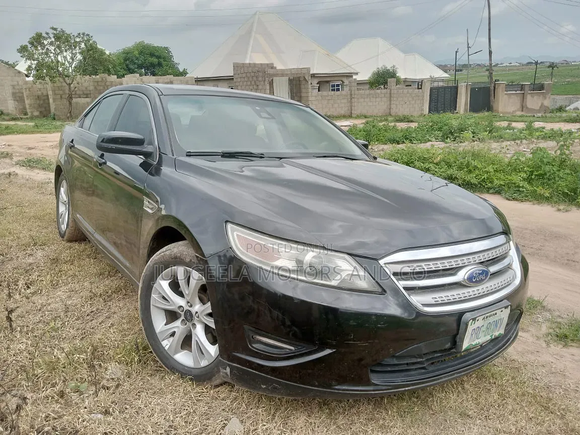 Ford Taurus 2012 Black