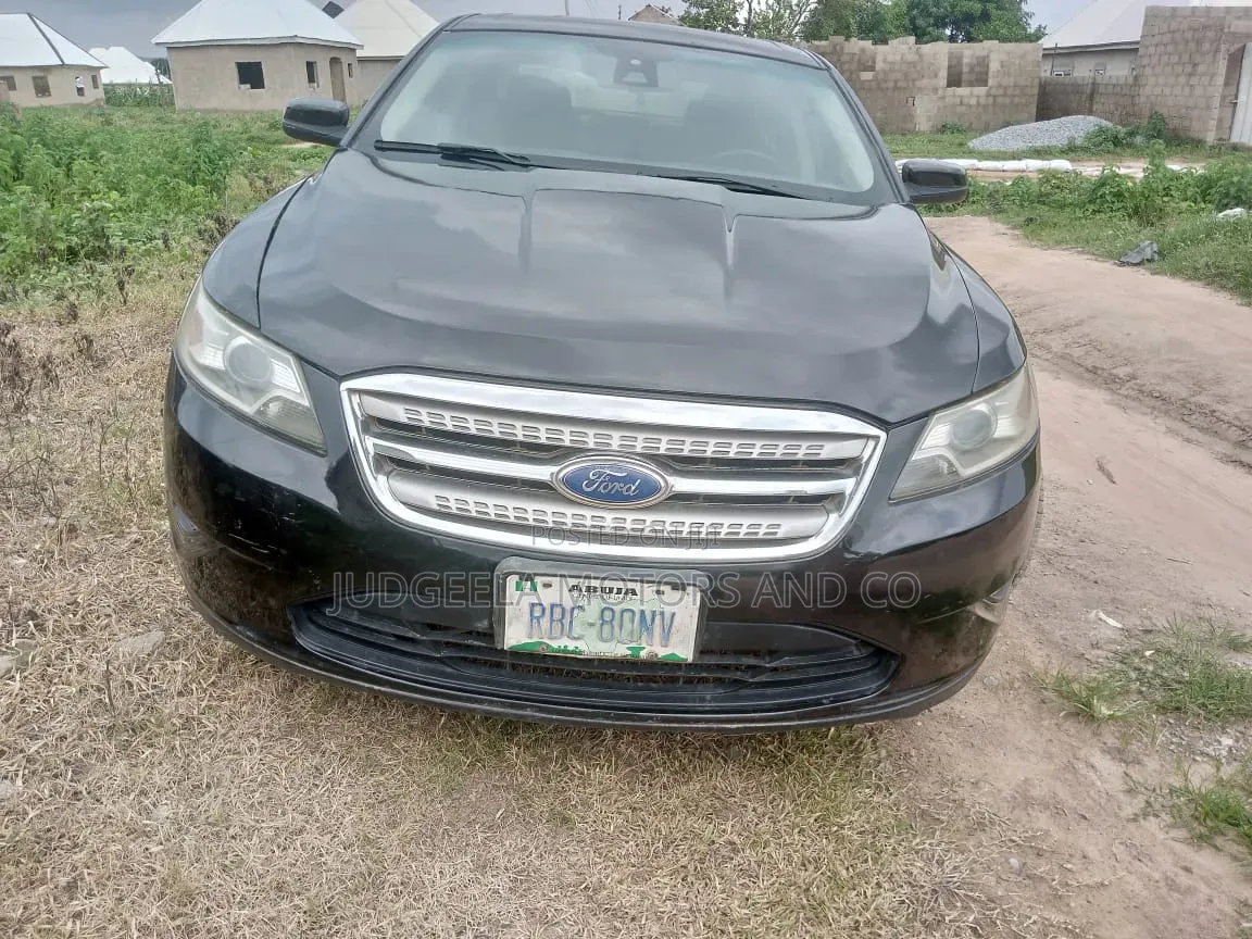 Ford Taurus 2012 Black