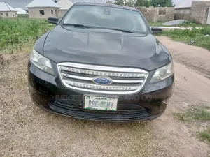 Ford Taurus 2012 Black