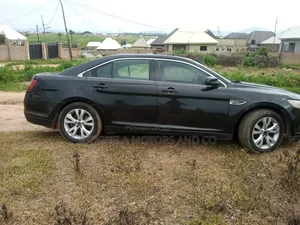 Ford Taurus 2012 Black