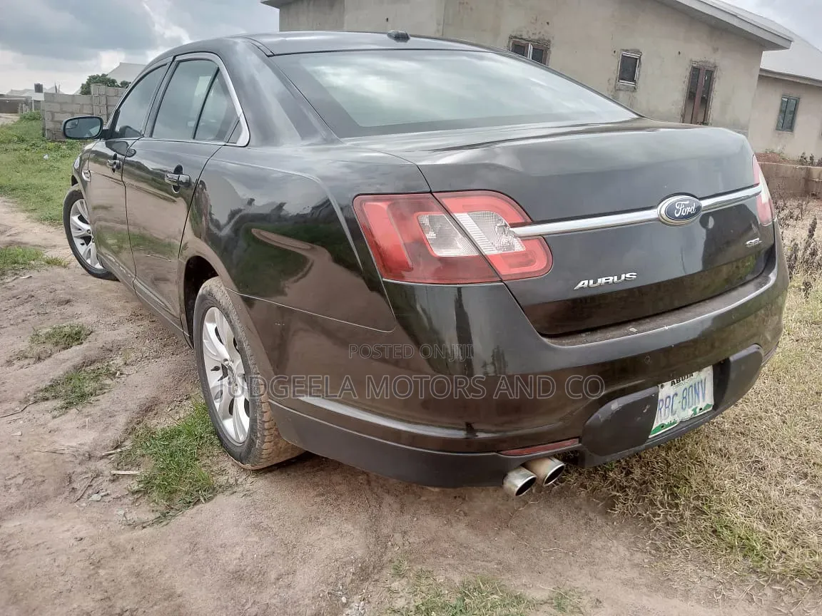 Ford Taurus 2012 Black