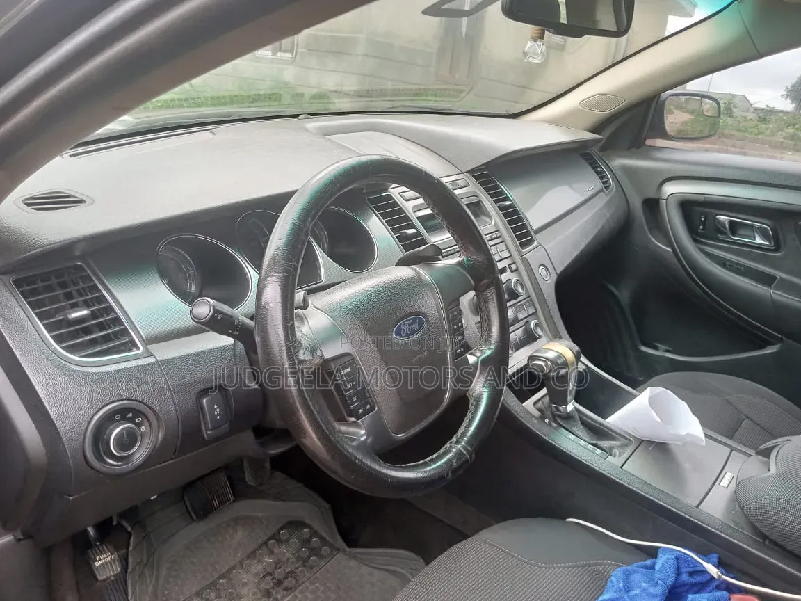 Ford Taurus 2012 Black